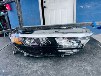 Honda accord 2023-2025 right passenger side headlight Oem