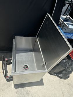 Ice Storage with the whole set Make An Offer Not Free