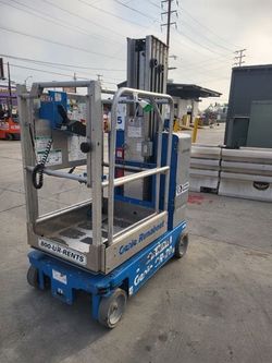 18’-20’ Self Propelled Genie Vertical Lift