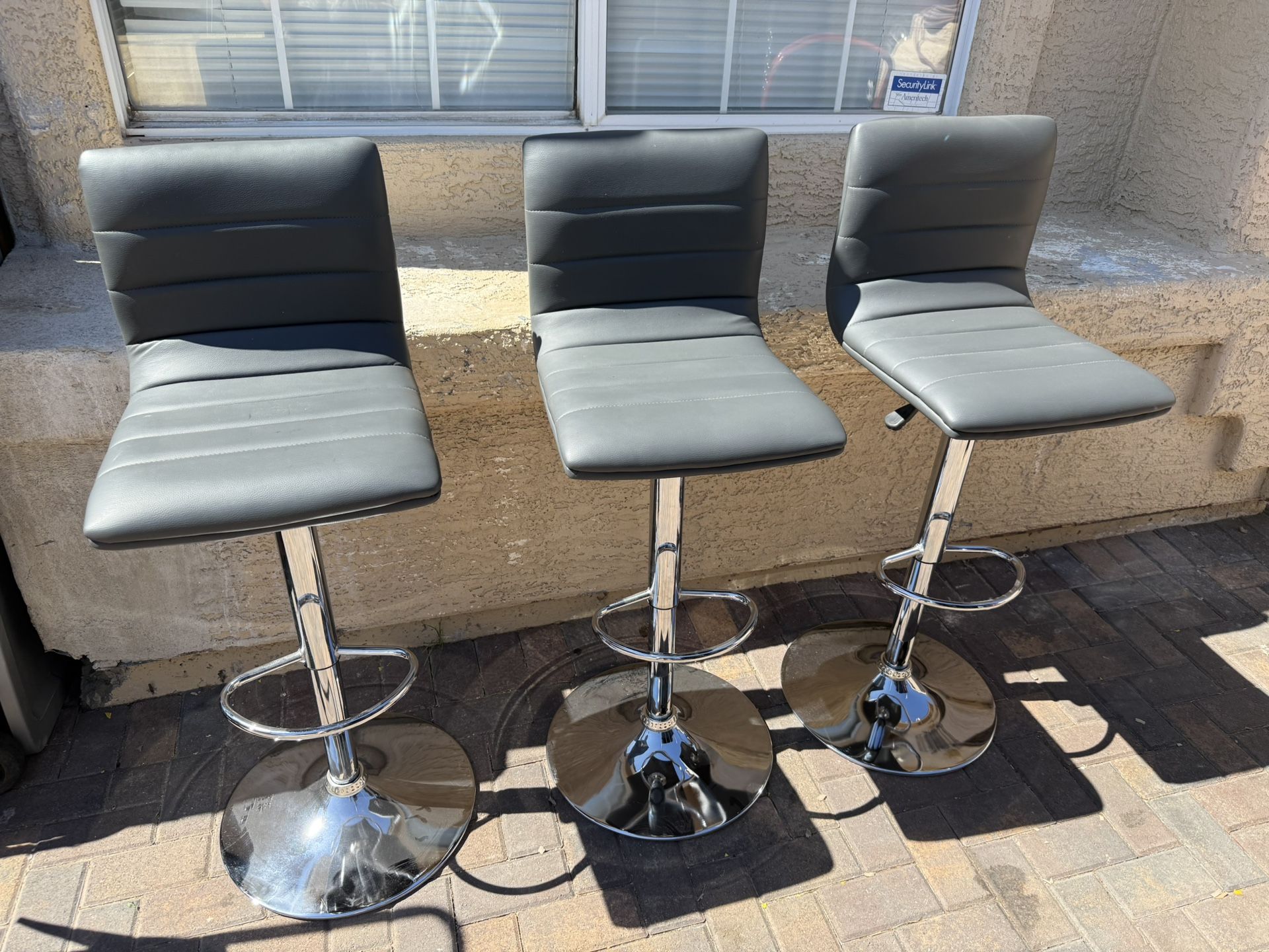 Set Of 4 Gray High Bar Stools Chair