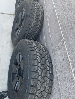  Brand New Set Of Wheels Toyo Tires Open Country 265/R70 17”And Original Toyota Black Aluminum Rims 