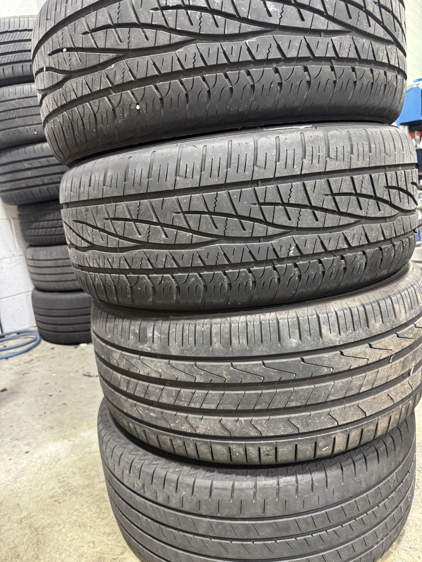 SET OF 4 KELLY 235/45/18