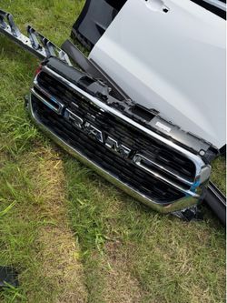 19--24 ram 1500 grille