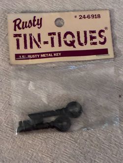 Rusty Tin-tiques 1.5" Rusty Metal Keys