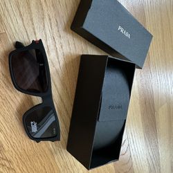 Designer Sunglasses WITHOUT case In The Photo 