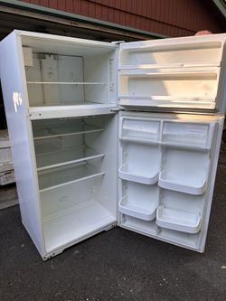 Upright refrigerator