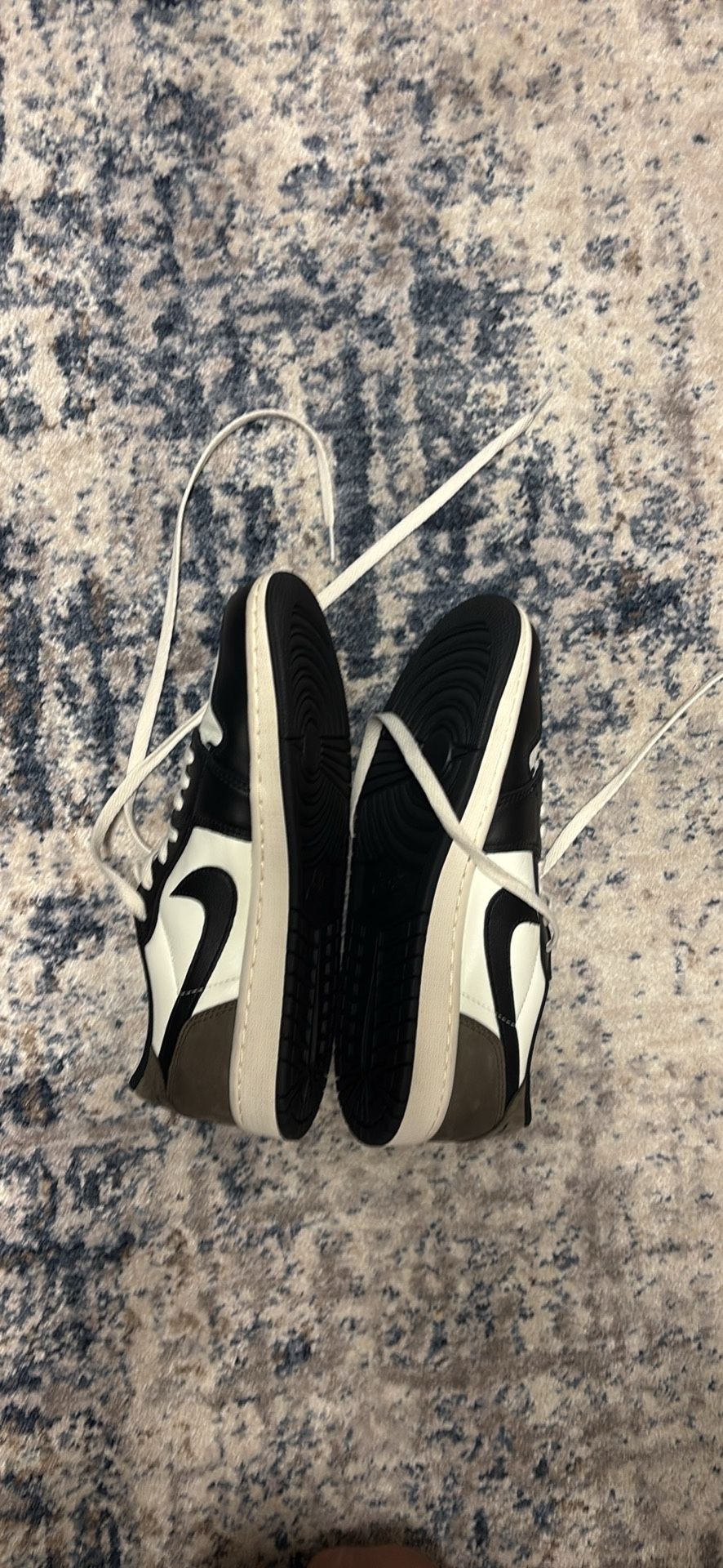 Jordan 1 Low Mochas Size 9