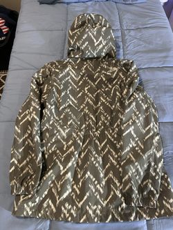 green and cream zig-zag patterned hooded rain jacket by The North Face.  Women’s Size Large. Like New