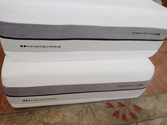 Sleep Science King split mattress with Electric adjustable bed base New retail:$3000