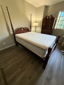Queen Size Solid Wood Bed Frame – Classic Style (Read Description)