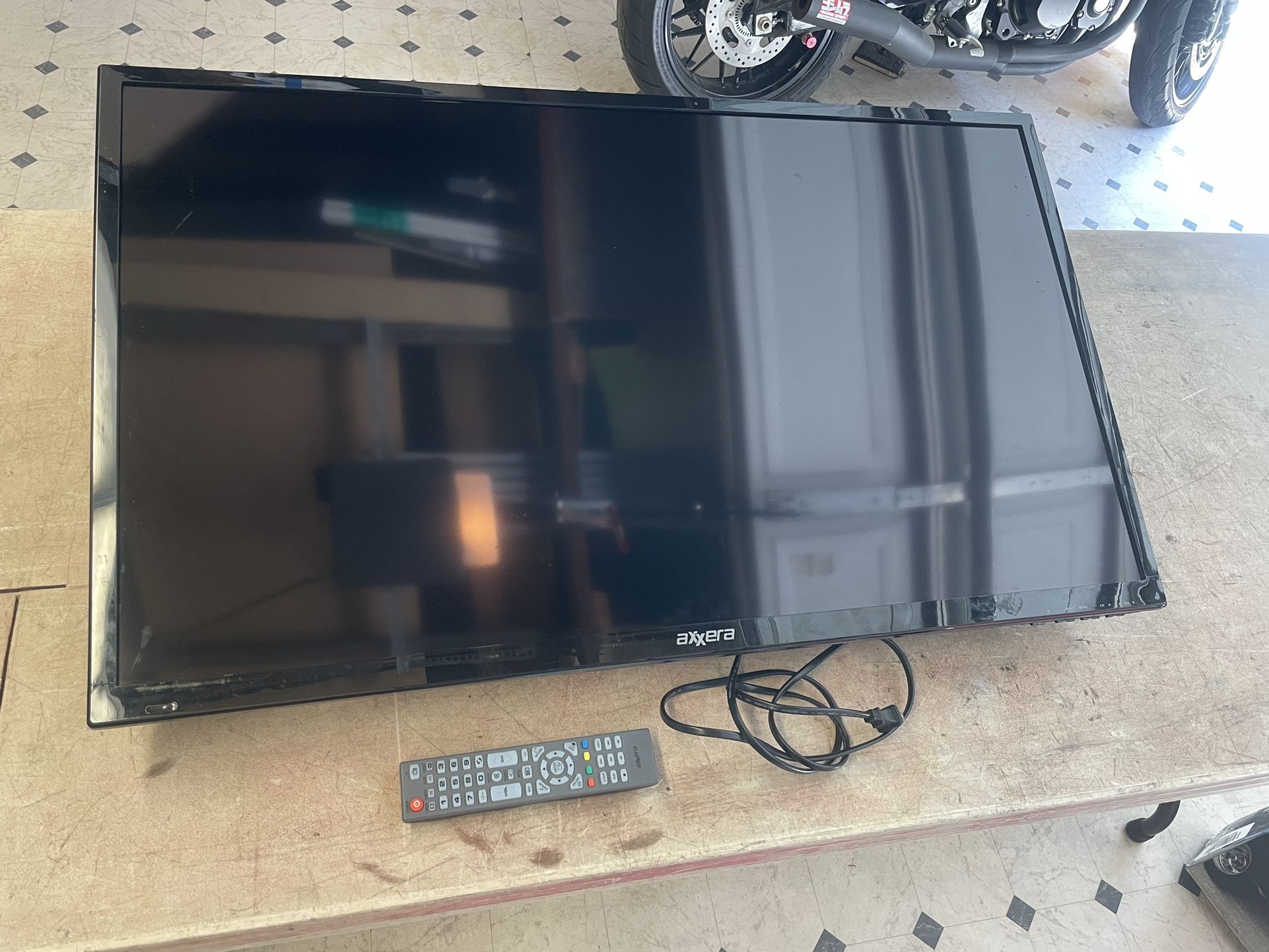 TV 42 Inch Axxera