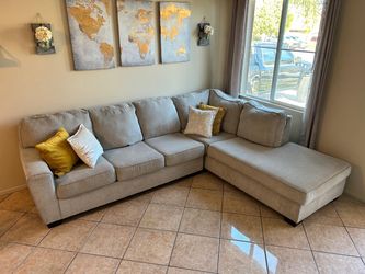 DELIVERY AVAILABLE 🚛! Beautiful beige sectional couch from Ashley furniture