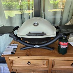 Weber Q1200 Liquid Propane Grill, Titanium brand new with cover 