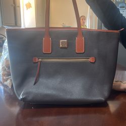 Dooney & Bourke Tote 👜