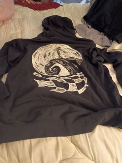 Black Skull Graphic Pullover Hoodie