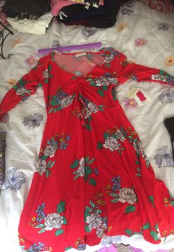 Women’s red floral dress NWT small