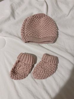 Baby hat and shoes