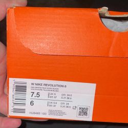 Woman’s Nike Revolution 8 