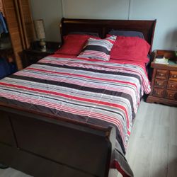 Bedroom Set for Sale – Solid Wood