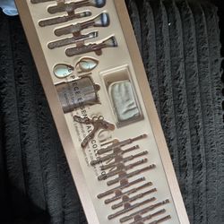 Glitz And Glam  Gold Brushes 26 Pieces 