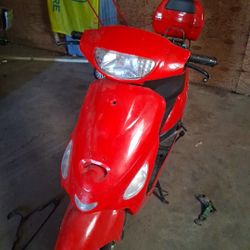 2011 Sunny. Color Red Ofc. And Im Unsure On The Size?