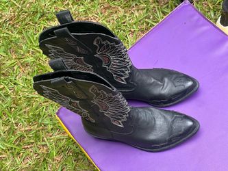 Boots size 6