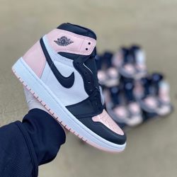 Jordan 1 Retro High Atmosphere / Bubble Gum 🍬 (Women’s) 
