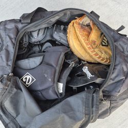 "FULL" Catchers EQUIPMENT " SET "YOUTH".  ( SEE PICS) INCLUDES EVERYTHING PICTURED. IN GLENDORA