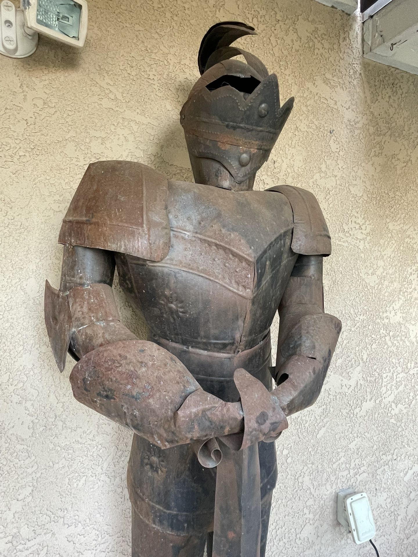 Suit of Armor Statue