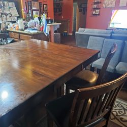 Dinning Room Table with 4 chairs and a bench