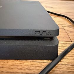 PS4 + 7 Games 