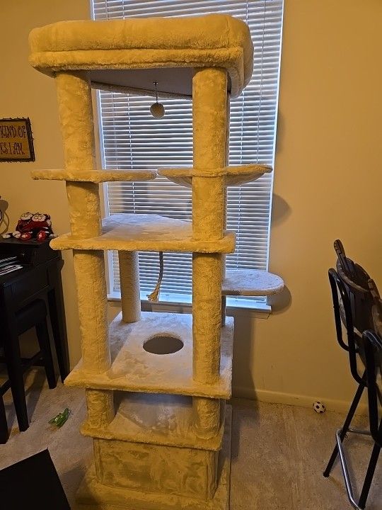 Large New Cat Tree