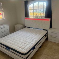 QUEEN SIZE BED, MATTRESS, DRESSER WITH MIRROR AND TWO NIGHTSTANDS 🆕️