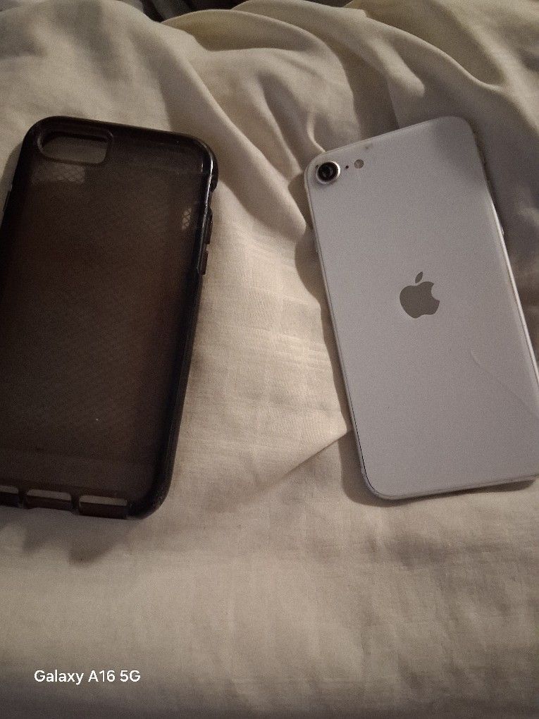 Iphone. SE. Used. White.