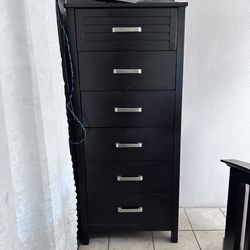 6 Storage Drawer Dresser 
