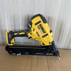 DEWALT 20V MAX XR Lithium-Ion Cordless 15-Gauge Angled Finish Nailer (Tool Only)