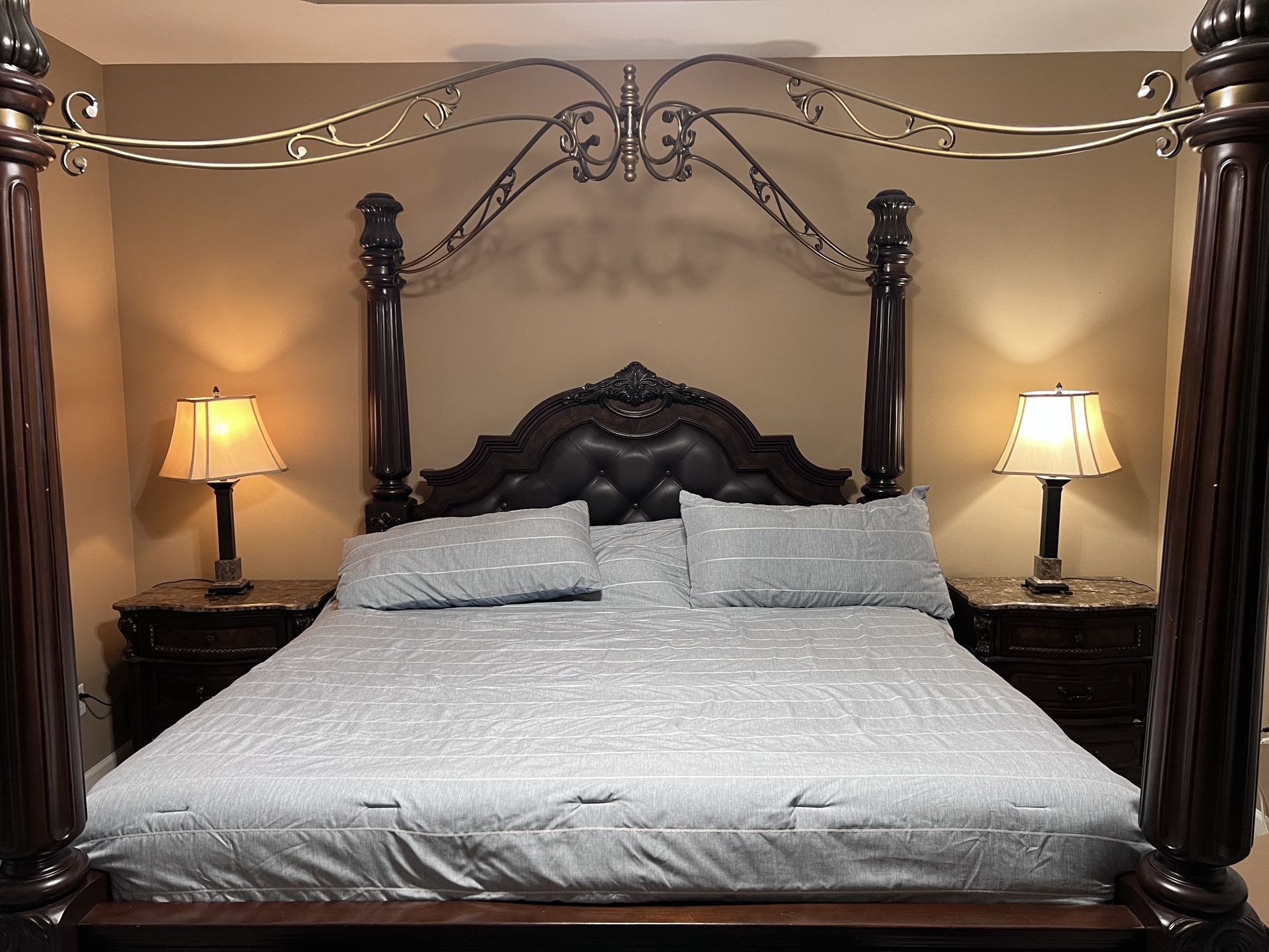 Luxury King Bedroom Set – $500 (Grayson, GA)