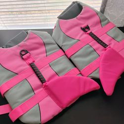 2 Dog Lifejackets 