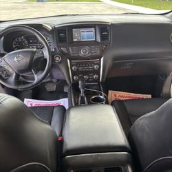 2013 Nissan Pathfinder  ( Drives but signs transmission issue soon)