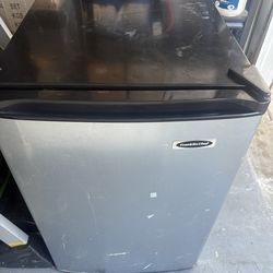 Mini fridge $25