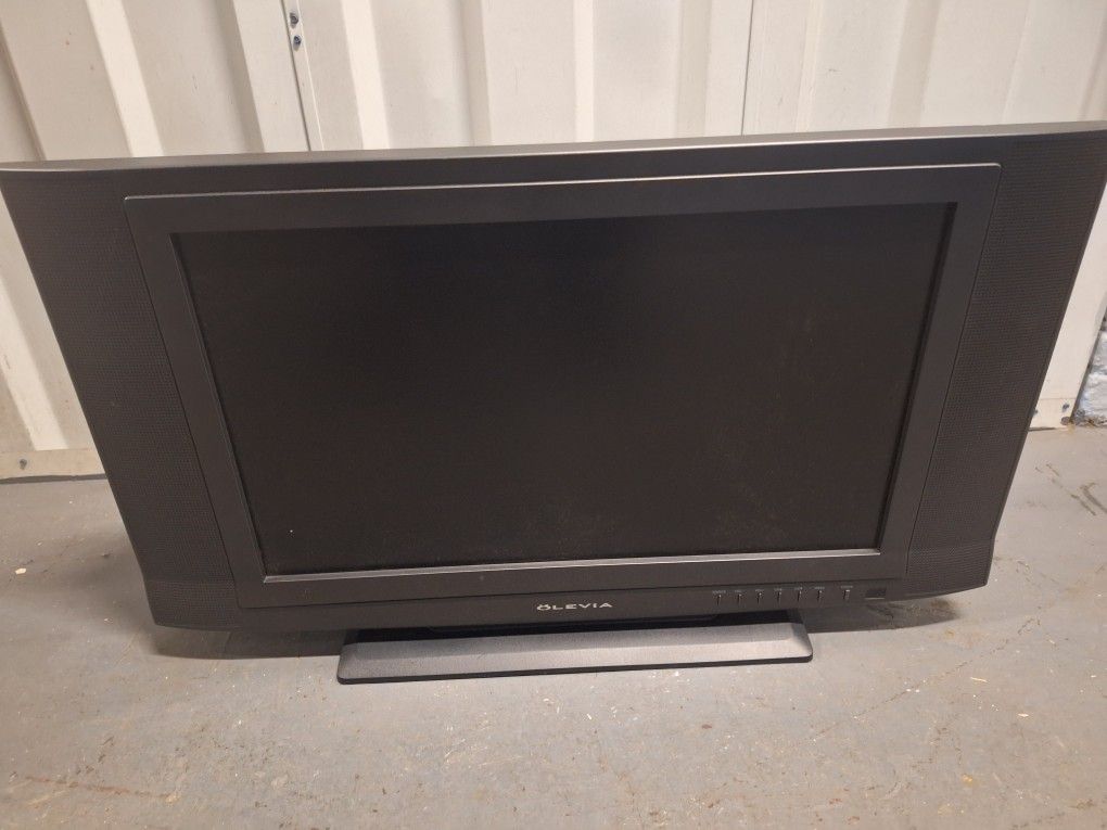 32 Inch Olevia Television 