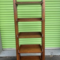 Bookshelf - Leaning Bookshelf 