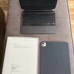 iPad pro 11 inch m4 with apple keyboard and cover
