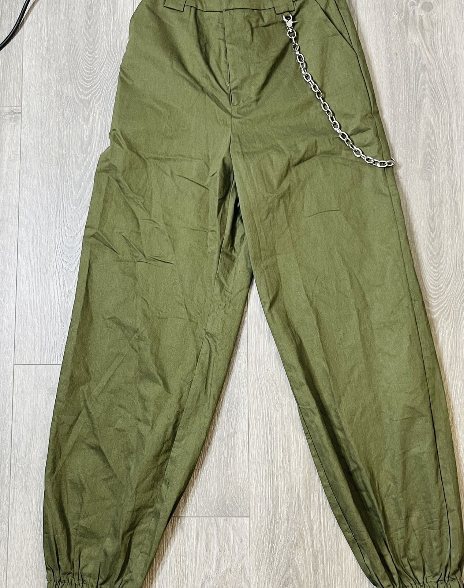 Green high waist joggers with chains details. K