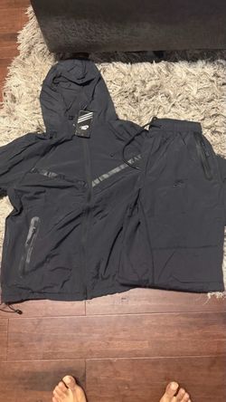 Nike Tech Fleece Tracksuit in black & gray #techfleece #athleisure