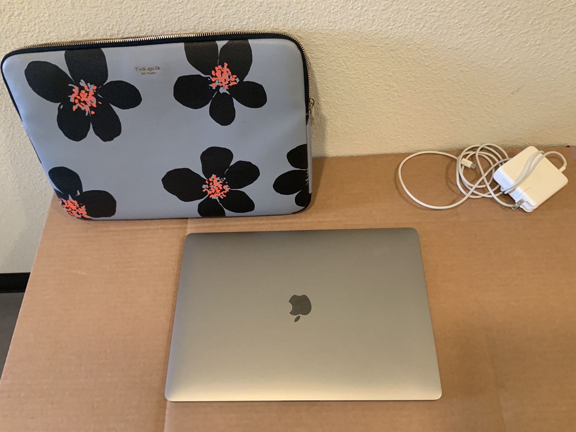 MacBook Pro 2018. $300