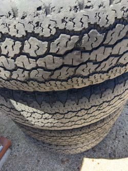 Free Wheels tires  235/75R17