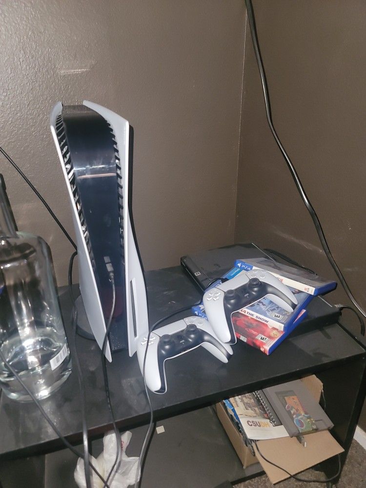 Ps5 W/2 Controllers+fifa 23/SpiderMan/and Tony Hawk 1&2 For Sale Barely Used! $550 O.b.o Still Have the https://offerup.co/faYXKzQFnY?$deeplink_path=/