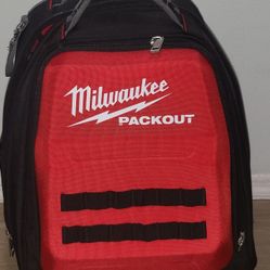 MILWAUKEE 15" PACKOUT TOOL BACKPACK (48 POCKETS)