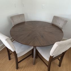 Dining table and 4 chair set in “like new” condition.